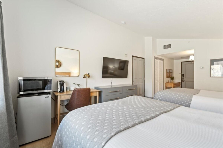 Room 5, Villa 3021 2 Queens No Kitchen 1 Bedroom Villa, Wasatch