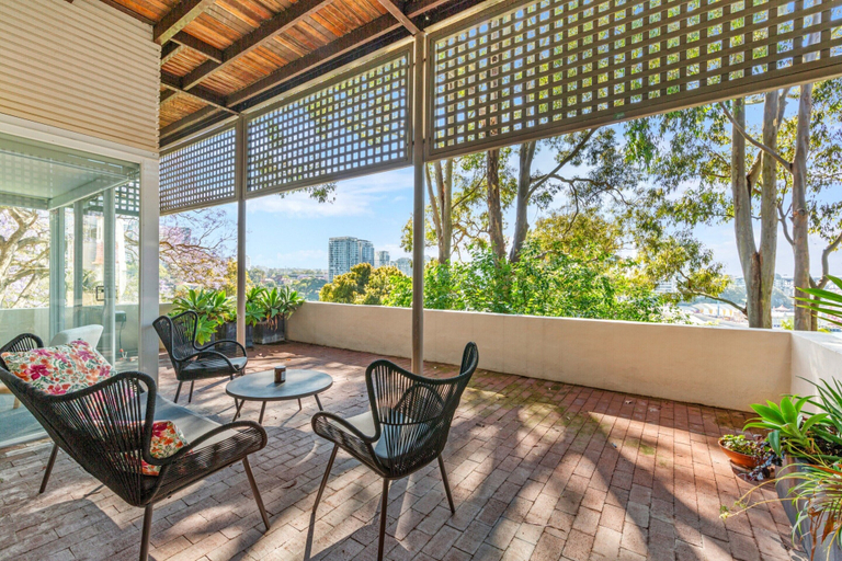 Balcony 5, 2-bed Harbourside Home With Views in Fab Location, Sydney