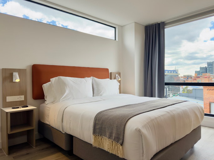 Room 4, w Gorgeous 2BR w Balcony in Santa Barbara, Santafé de Bogotá