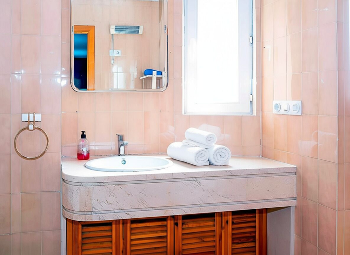 Bathroom, Apartamento de8 central en Sierra Nevada, Granada