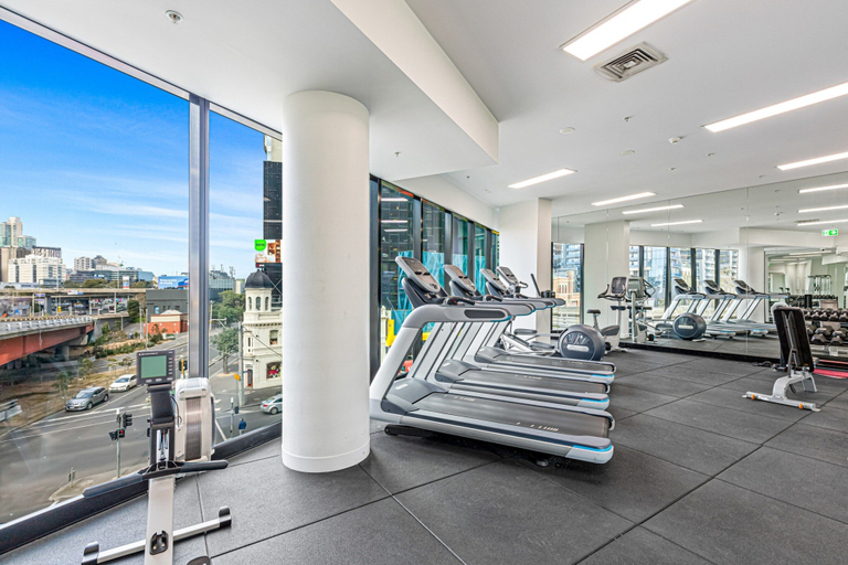 Spa treatment, Pristine 2-bed Unit With Beautiful City Landscape, Melbourne
