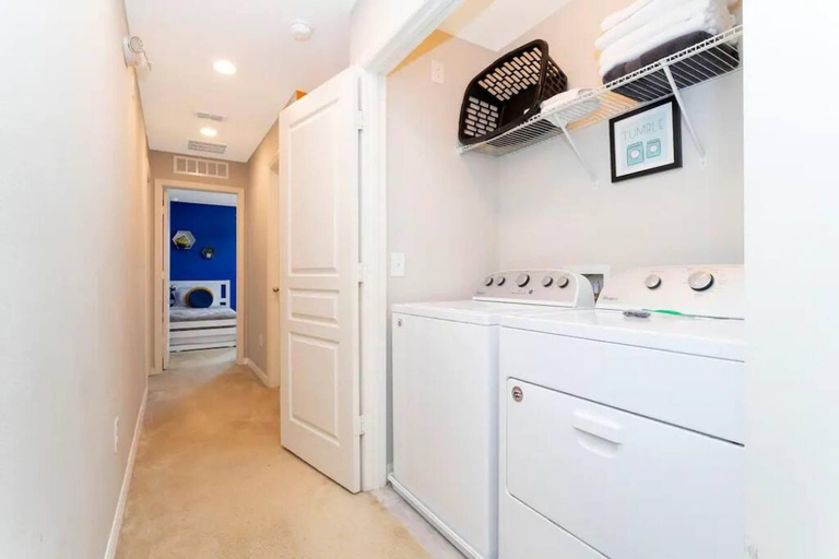 Room 3, Super Liked - 4BD 3 5b 6 Miles To Disney Springs, Osceola