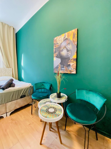 Room 2, Spacious 8BR Apt with Terrace 16P, Wien