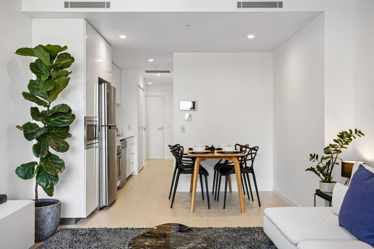 Others 4, Stellar Location With Parking, Pool & Gym Access, Brisbane