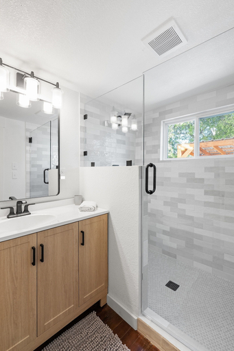 Bathroom 5, Calmbach Cottage 2 Bedroom Home by RedAwning, Gillespie