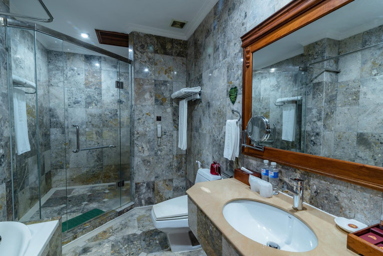 Bathroom 5, Empress Angkor Resort & Spa, Siem Reap