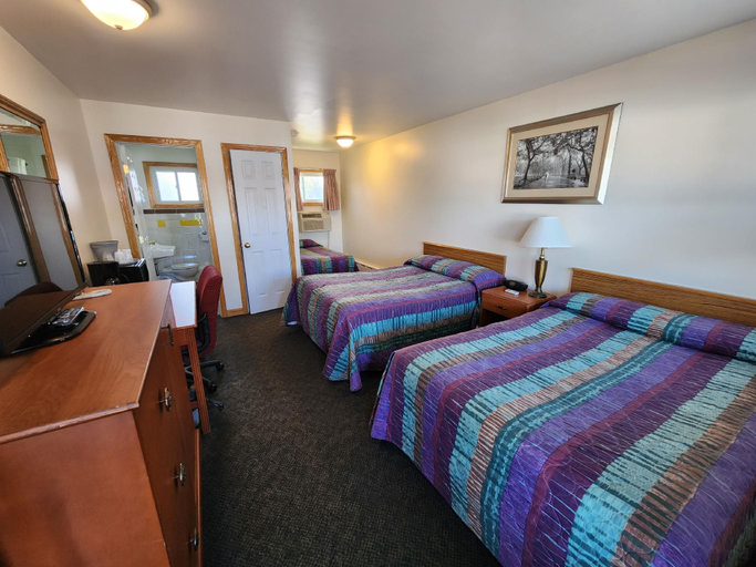 Bedroom 2, Riviera Motel, Erie