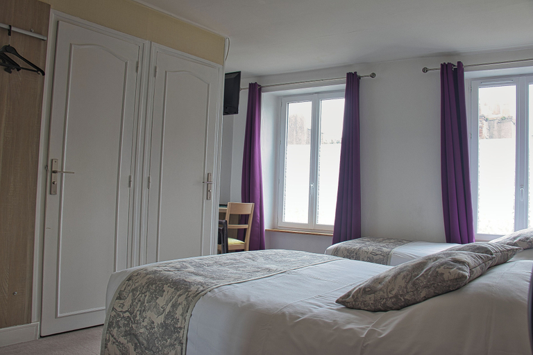 Bedroom 2, Citotel Beausejour, Manche