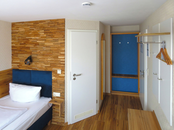 Bedroom 3, Hotel Russmann, Aschaffenburg