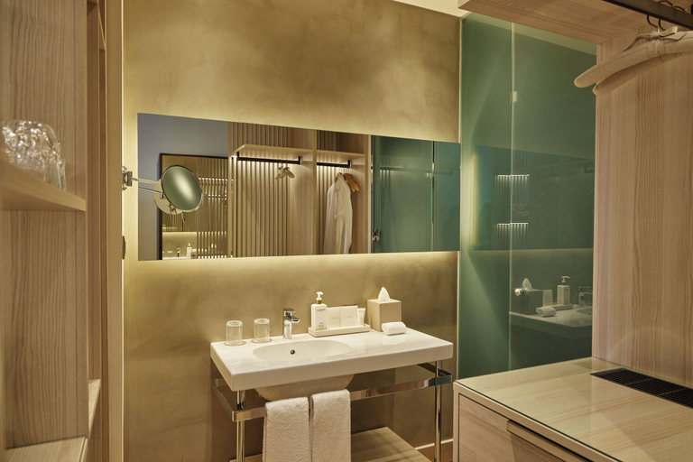 Bathroom 5, Grand Hotel Central, Barcelona