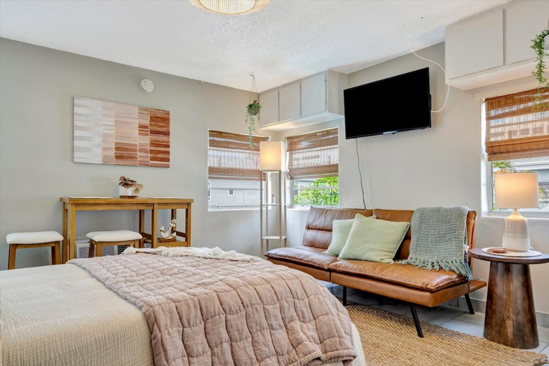 Interior, Corner Balcony Suite Across From Beach htd Pool, Pinellas