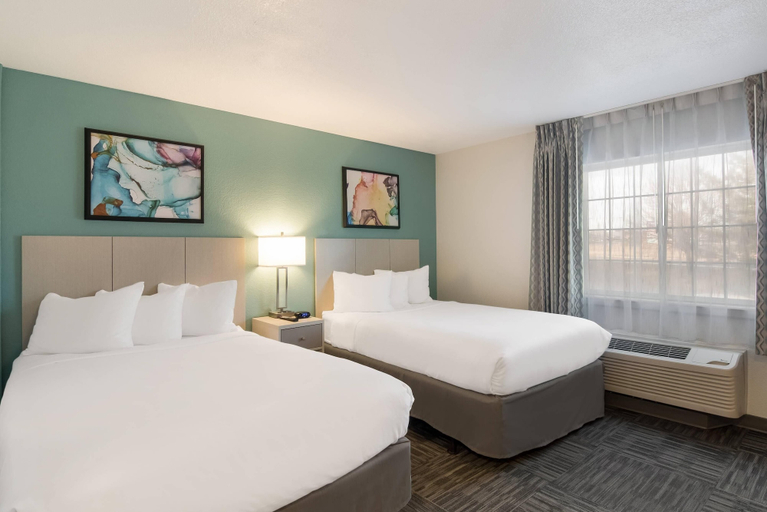 Bedroom 4, MainStay Suites Omaha Old Mill, Douglas
