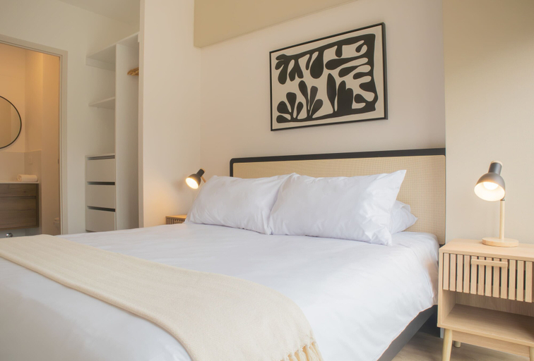 Room 5, w Stylish 2BR With Balcony in San Isidro, Lima