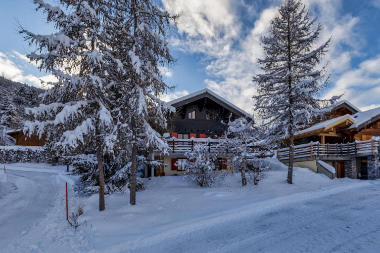 Room 3, Chalet Les Jeunes - 8 Pax Swiss Ski Chalet, Martigny