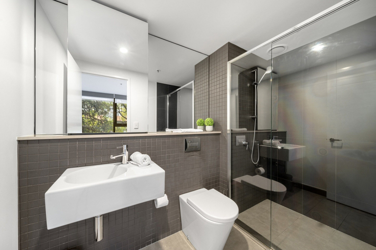 Bathroom 5, Chic Inner-city 2-bed Abode With Pool, Gym & Sauna, Canberra
