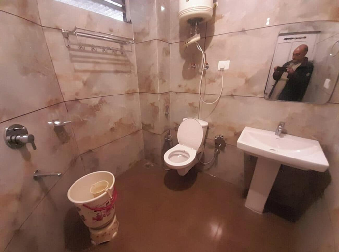 Bathroom 4, Hotel Sharma Guest House, Bilaspur
