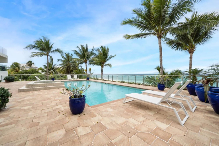 Room 4, Trinity Villa in New Providence