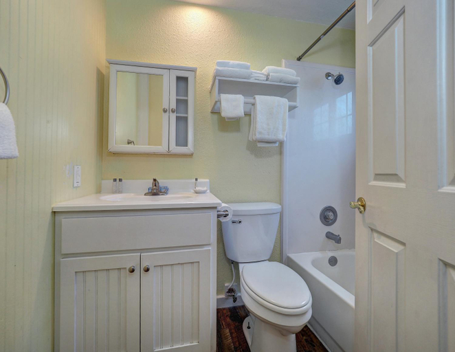 Bathroom 4, Seashell Village Resort near the beach with kitchens, Nueces
