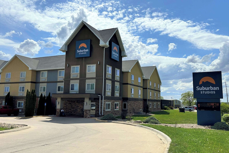 Exterior & Views 2, Suburban Studios Cedar Falls, Black Hawk