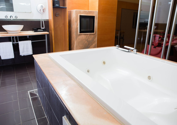 Bathroom, Royal Group Motel Chien Kuo Branch, Kaohsiung