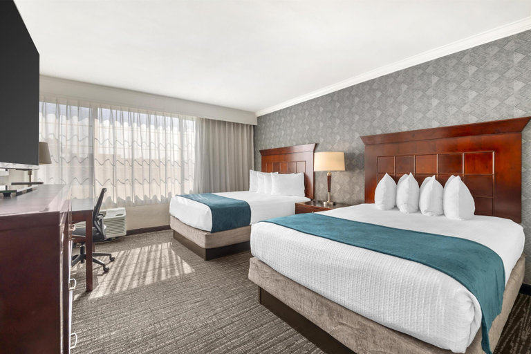 Bedroom 3, Best Western Plus Carriage Inn, Los Angeles