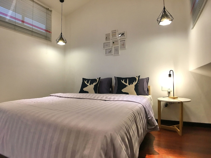 Bedroom 2, iBook10 Deluxe Loft Suite Room by iBook Homestay, Pulau Penang