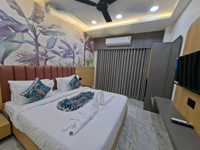 Room 5, Matrushree Hotels - Near Shree Dwarkadhish Temple, Devbhumi Dwarka