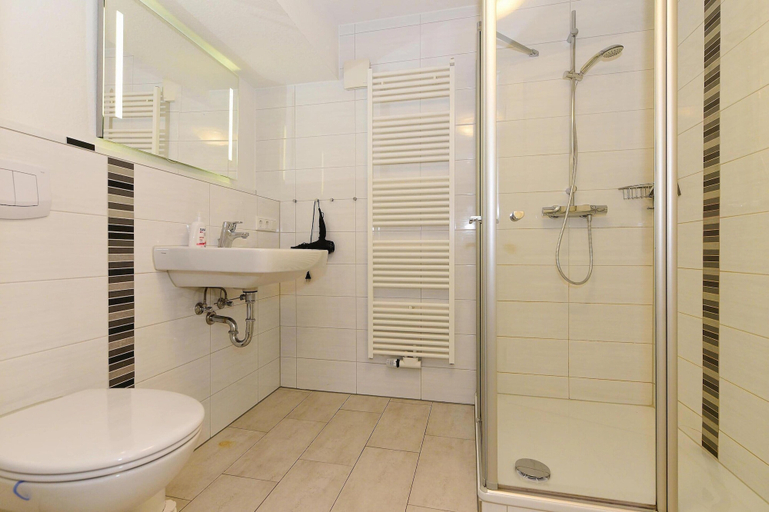 Bathroom, Ferienwohnung in Wyk-boldixum auf Foehr, Nordfriesland