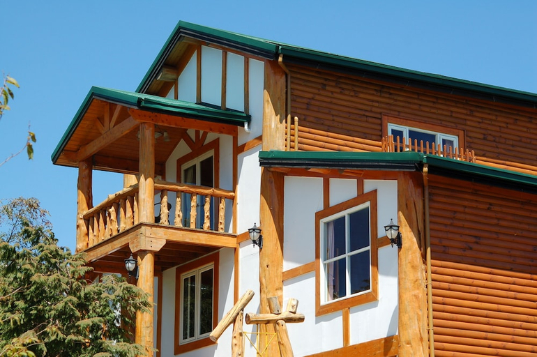 Exterior & Views