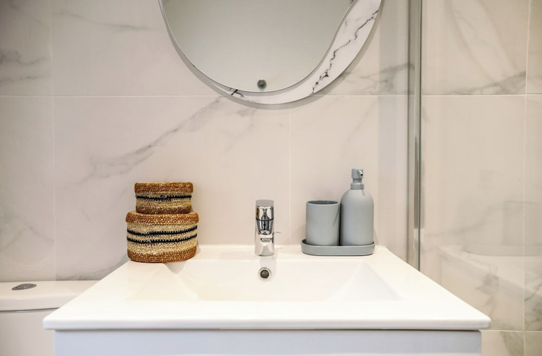 Bathroom 3, Brit Hotel Le Branhoc, Morbihan