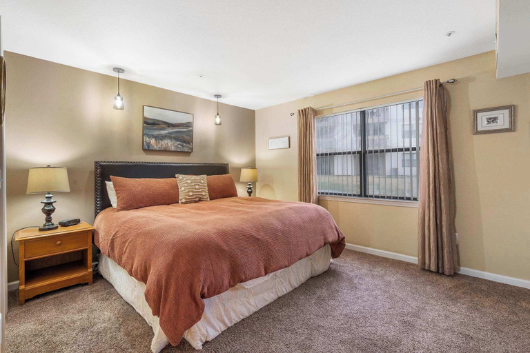 Room 1, Bunker Ridge Rendezvous - Branson - Condo in Pointe Royale, Taney