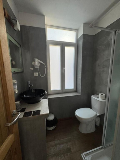 Bathroom 4, Hôtel de France, Pas-de-Calais