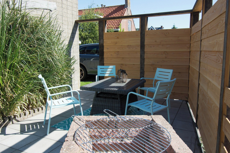 Outdoor dining 3, Bungalow Mui aan Zee in Centre of Petten, Zijpe