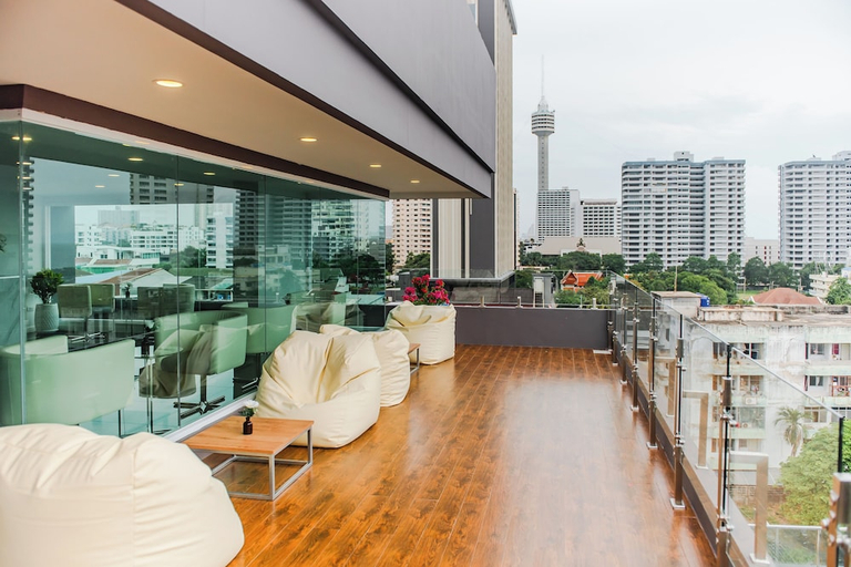Food & Drinks, The Rizin Hotel Phratumnak, Pattaya