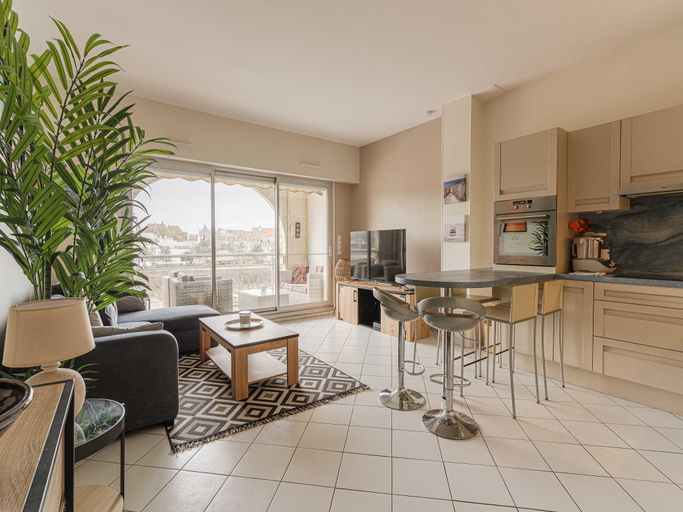 3, Modern Apartment with Terrace Trouville, Calvados