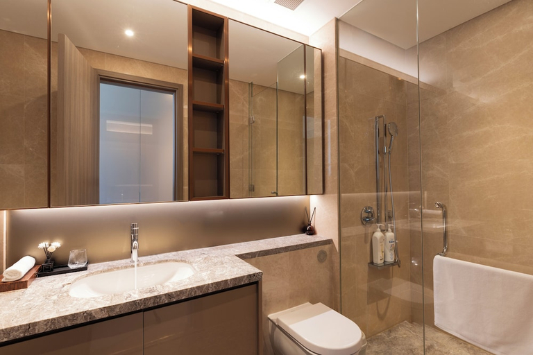 Bathroom 4, Bluesky MarQ Luxury Vacation, District 1