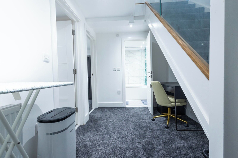 Interior 3, Sunrise Haven Sleeps 7 With Parking, Kent