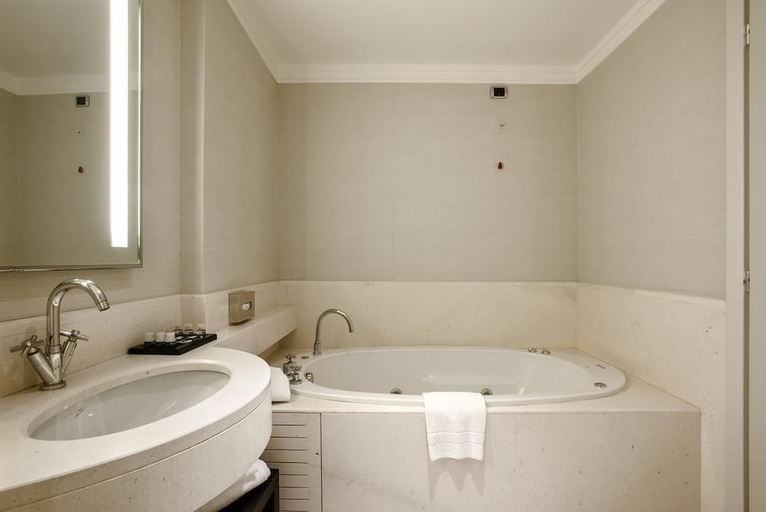 Bathroom 4, Fly On Hotel, Bologna