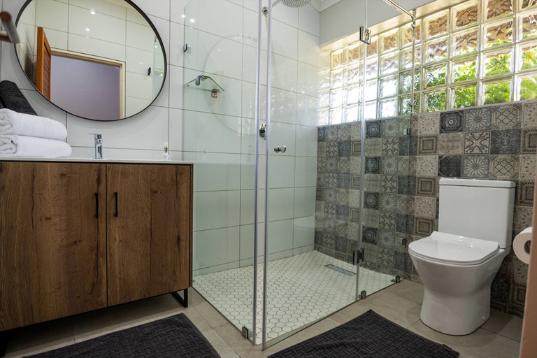 Bathroom 4, Scott's Manor & Conference Venue, Ngaka Modiri Molema