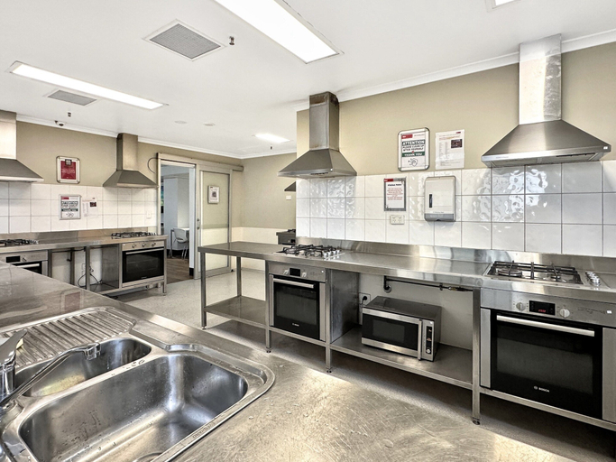 Private kitchen 5, Brisbane Apt Near Dining, Shops and River Walks, Brisbane