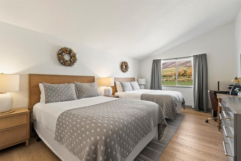 Primary image, Villa 3021 2 Queens No Kitchen 1 Bedroom Villa, Wasatch