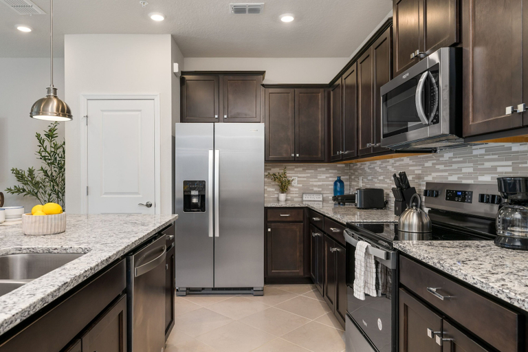 Room 3, Brand New Luxury Resort Home w Private Pool, Lake