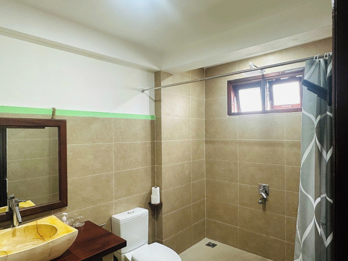 Bathroom 4, An Bang Little Family, Da Nang