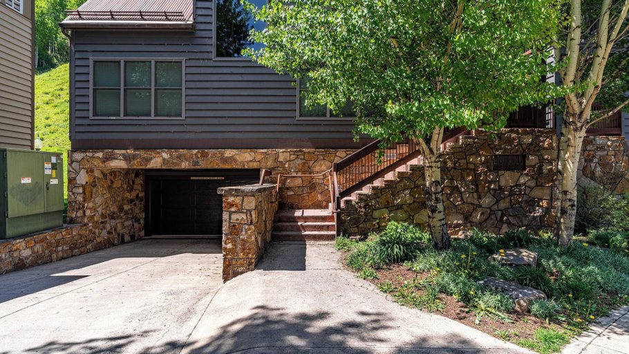 Exterior & Views 2, Etta Place 6 by AvantStay | Ski In/ Ski Out Unit!, San Miguel