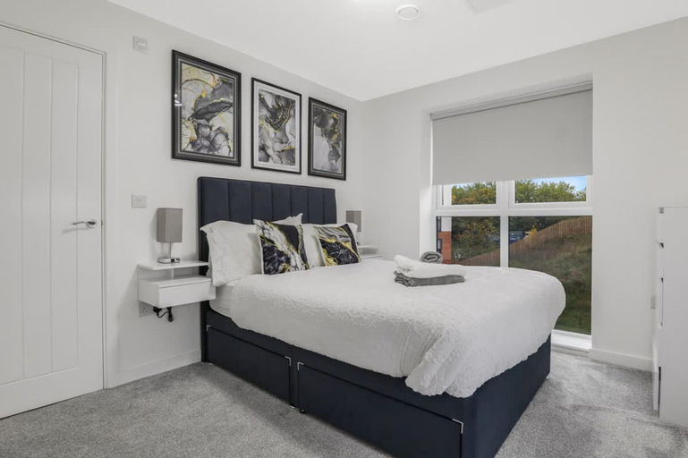 Room 2, Harmony 5 Mins to City Centre Balcony Fast Wifi, Coventry