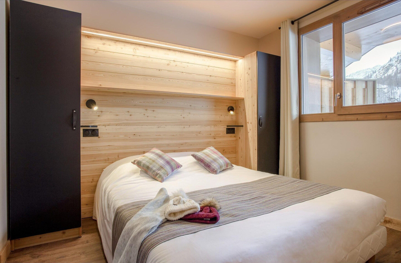 Room 5, Apartment in Alps With Spa & Pool, Savoie