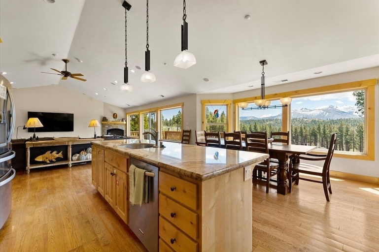 Interior 5, Shaquinaw! 5 Bedroom Home by RedAwning, El Dorado