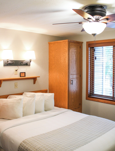 Bedroom 3, Waterbury Inn, Door