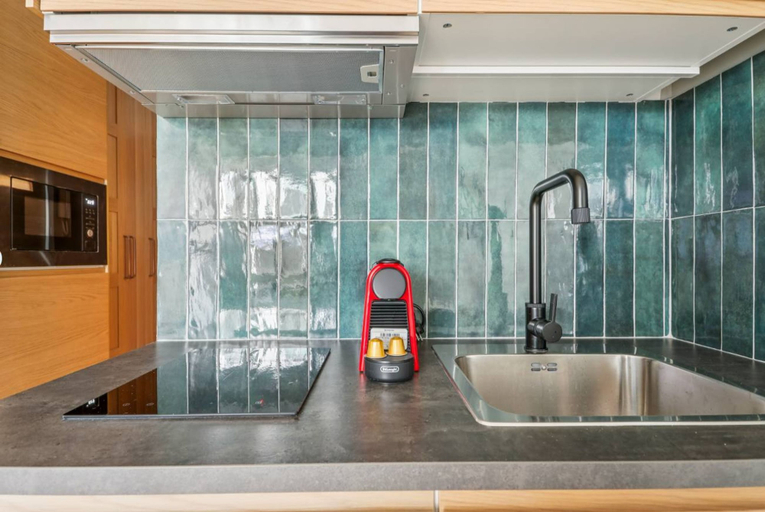 Private kitchenette 4, Charming 2P Studio Near Trocad ro Eiffel Tower, Paris