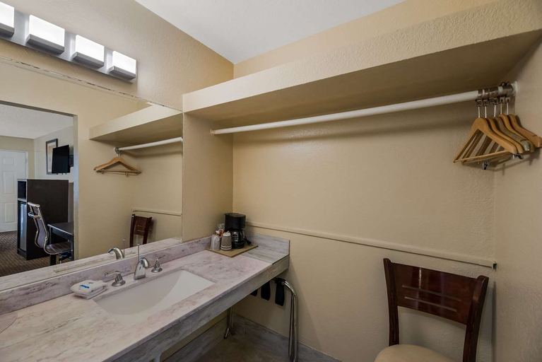 Bathroom 3, Rodeway Inn Downtown, Coconino